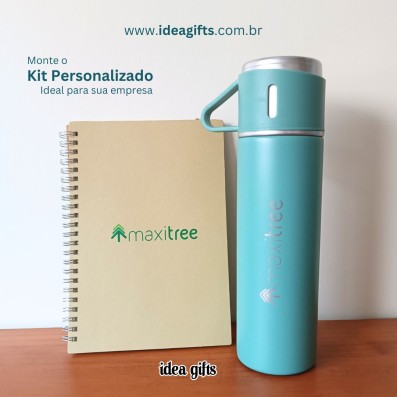Caderno e garrafa