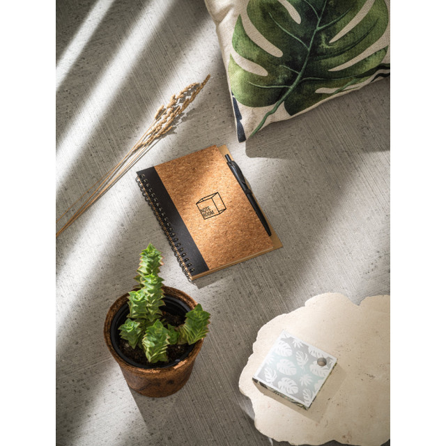 Caderno em cortiça com caneta personalizado